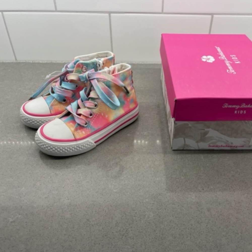 NEW-Tommy Bahama Toddler Sz 6 Girls Tie Dye High Top Sneakers Tennis Shoes